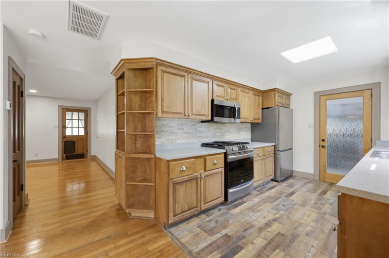 Photo 13 of 49 residential for sale in Virginia Beach virginia