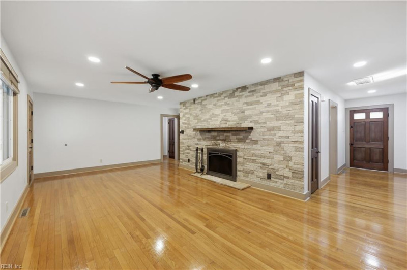 Photo 16 of 49 residential for sale in Virginia Beach virginia