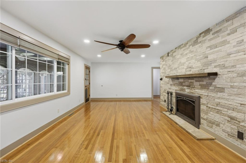 Photo 17 of 49 residential for sale in Virginia Beach virginia