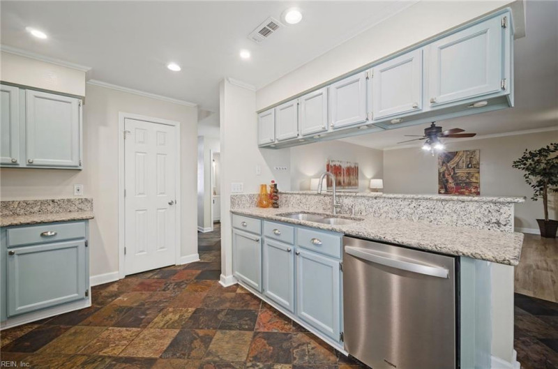 Photo 14 of 50 residential for sale in Virginia Beach virginia