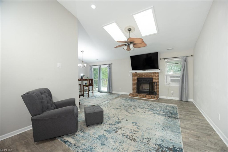 Photo 10 of 27 residential for sale in Chesapeake virginia