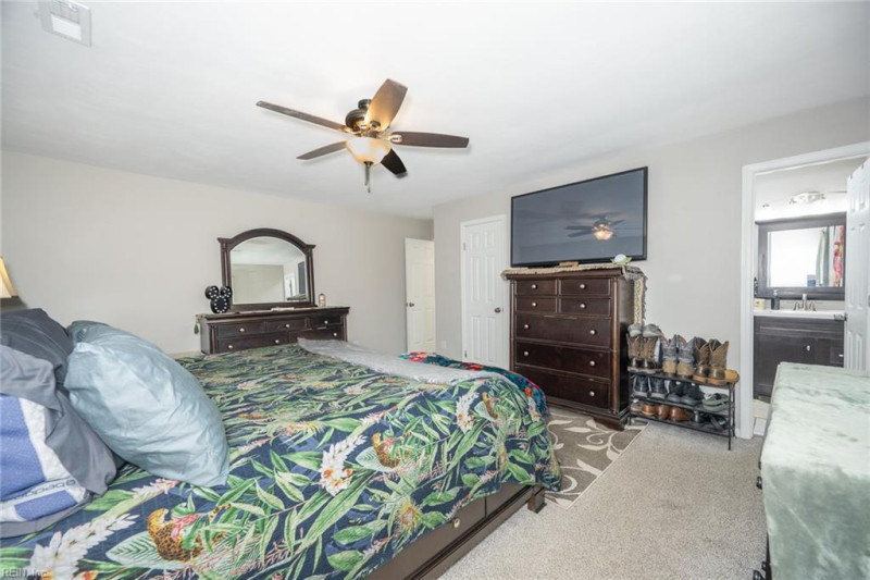 Photo 13 of 27 residential for sale in Chesapeake virginia