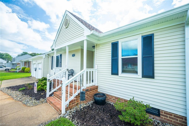 Photo 2 of 27 residential for sale in Chesapeake virginia