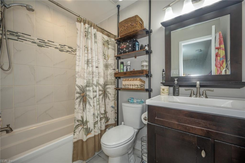 Photo 20 of 27 residential for sale in Chesapeake virginia