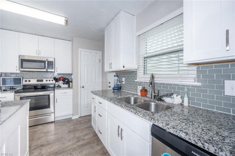 Photo 5 of 27 residential for sale in Chesapeake virginia