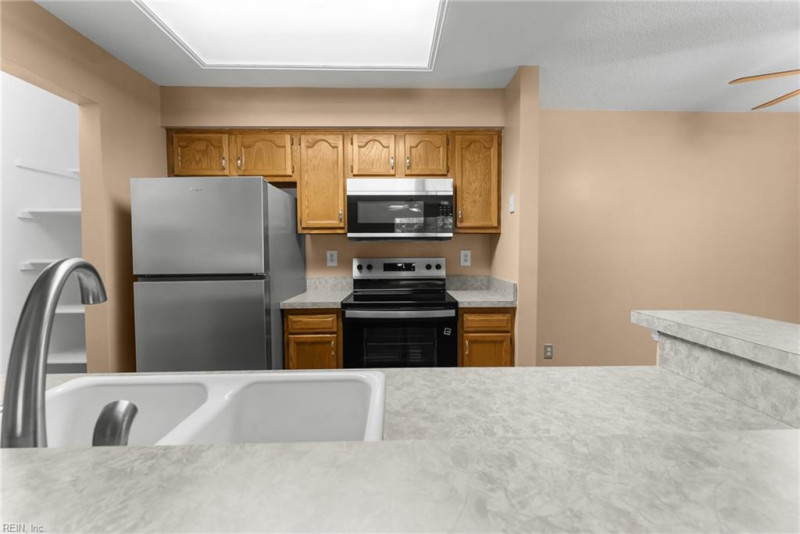 Photo 10 of 26 residential for sale in Chesapeake virginia
