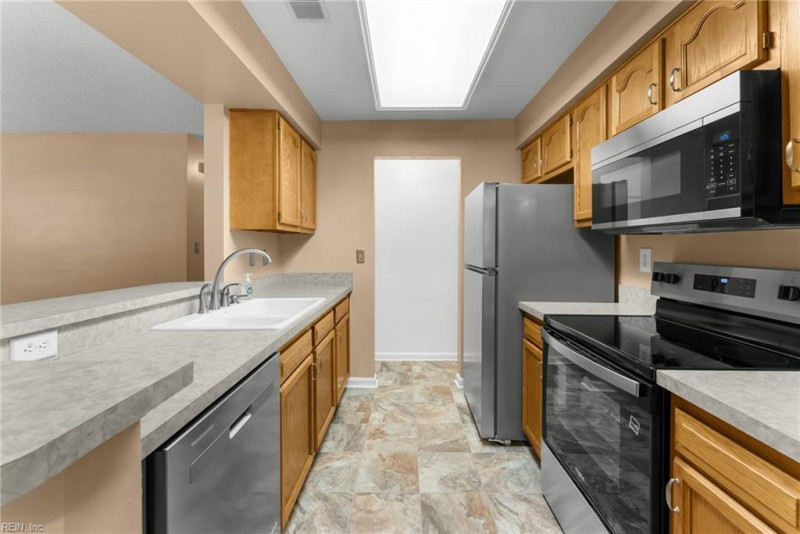 Photo 11 of 26 residential for sale in Chesapeake virginia