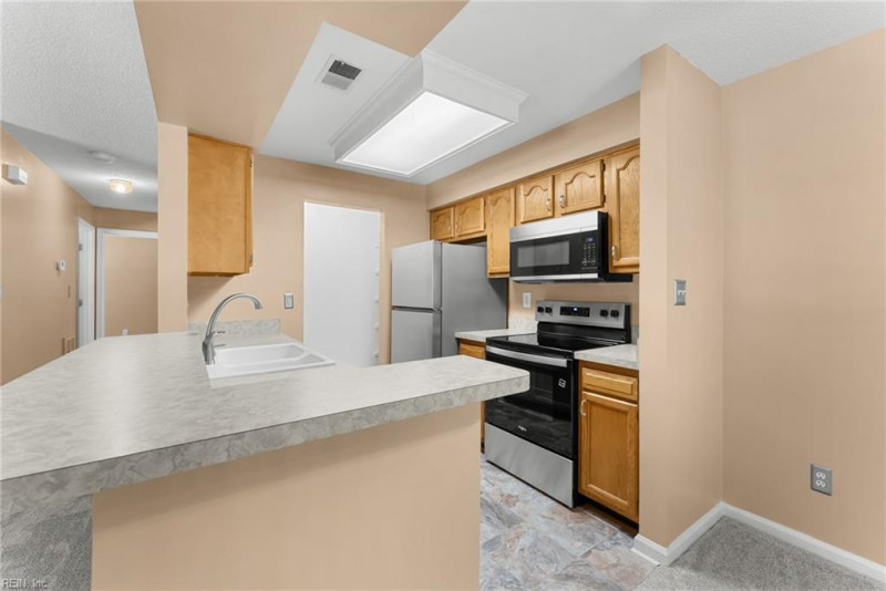 Photo 13 of 26 residential for sale in Chesapeake virginia
