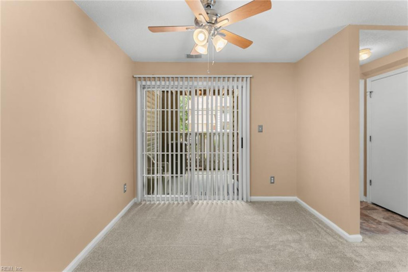 Photo 14 of 26 residential for sale in Chesapeake virginia