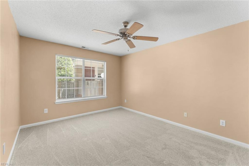 Photo 17 of 26 residential for sale in Chesapeake virginia