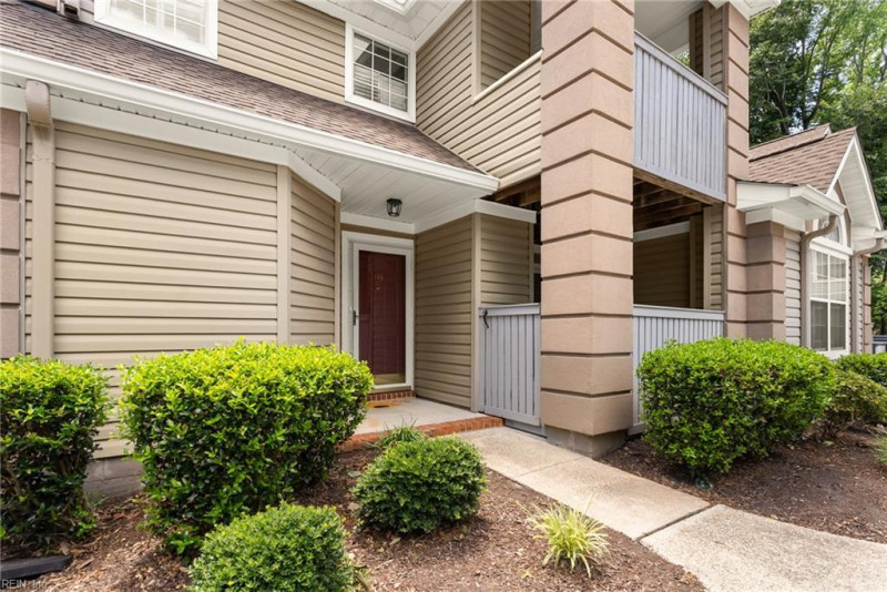 Photo 3 of 26 residential for sale in Chesapeake virginia