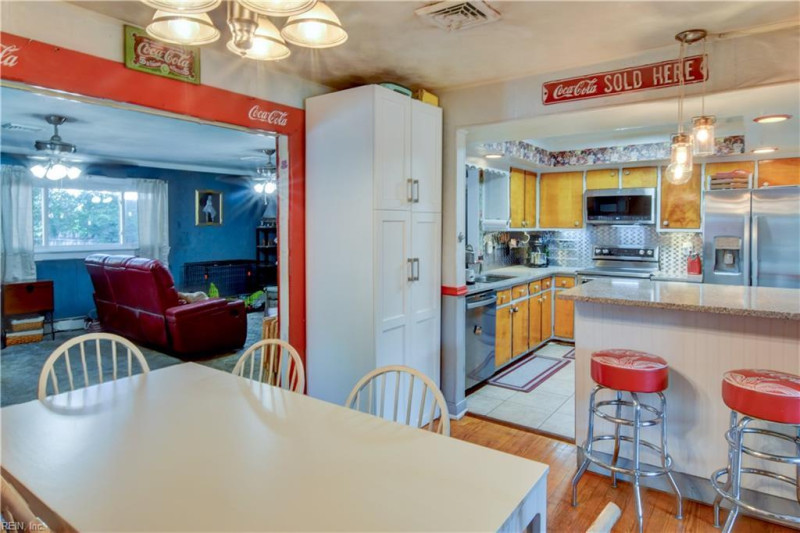 Photo 13 of 45 residential for sale in Chesapeake virginia