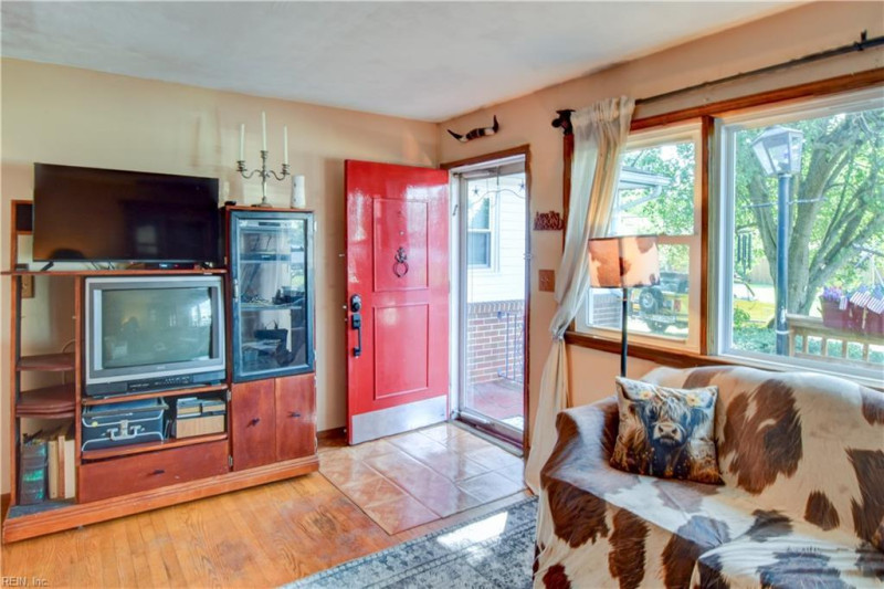 Photo 7 of 45 residential for sale in Chesapeake virginia