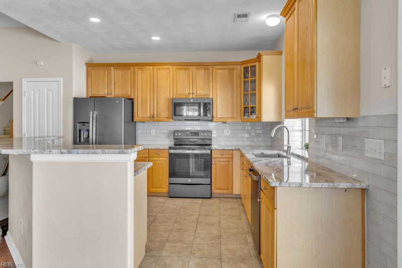 Photo 11 of 35 residential for sale in Chesapeake virginia
