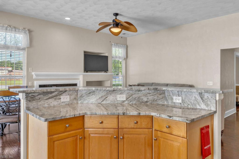 Photo 13 of 35 residential for sale in Chesapeake virginia