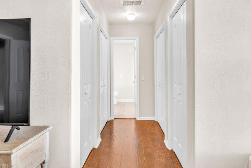 Photo 19 of 35 residential for sale in Chesapeake virginia