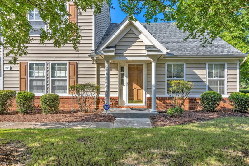 Photo 2 of 35 residential for sale in Chesapeake virginia