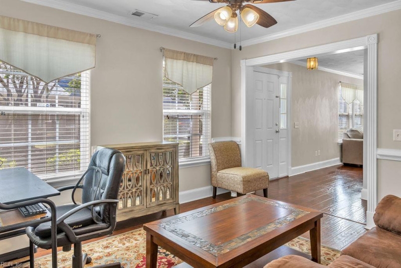 Photo 4 of 35 residential for sale in Chesapeake virginia