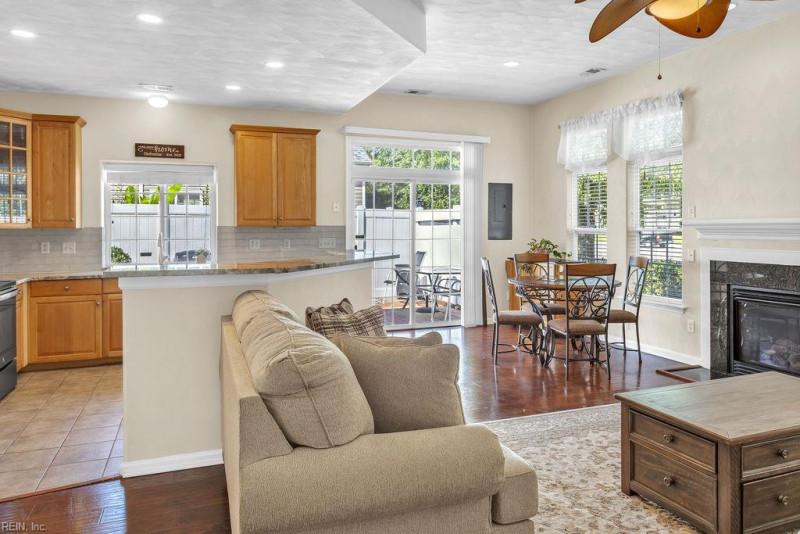 Photo 9 of 35 residential for sale in Chesapeake virginia