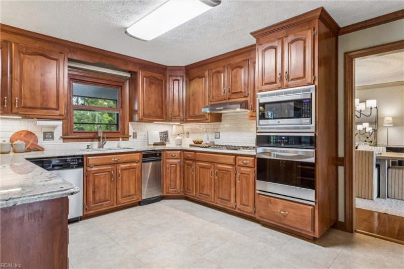 Photo 12 of 49 residential for sale in Poquoson virginia