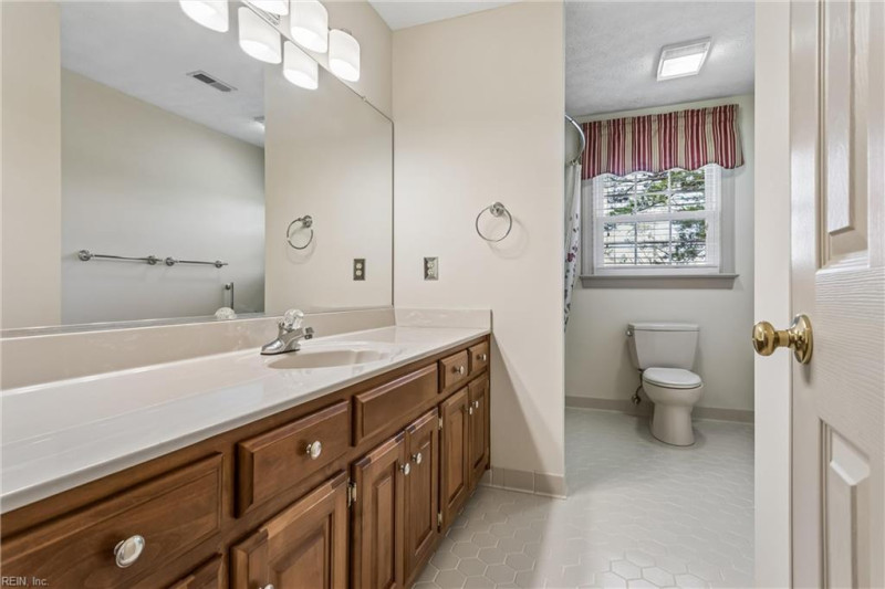 Photo 36 of 49 residential for sale in Poquoson virginia