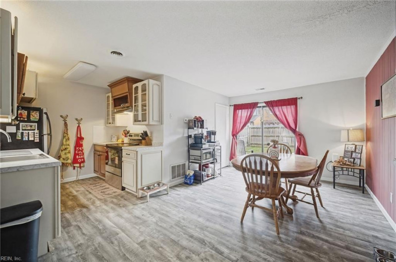 Photo 10 of 26 residential for sale in Virginia Beach virginia