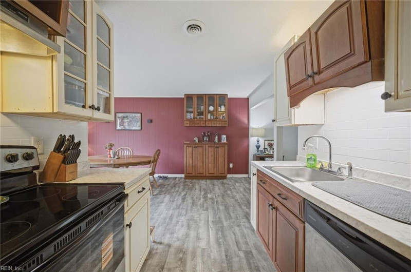 Photo 14 of 26 residential for sale in Virginia Beach virginia