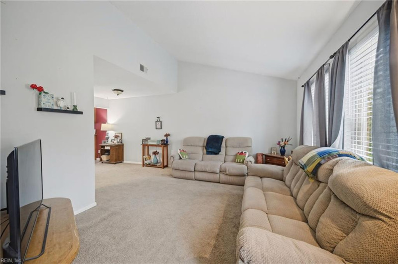 Photo 4 of 26 residential for sale in Virginia Beach virginia