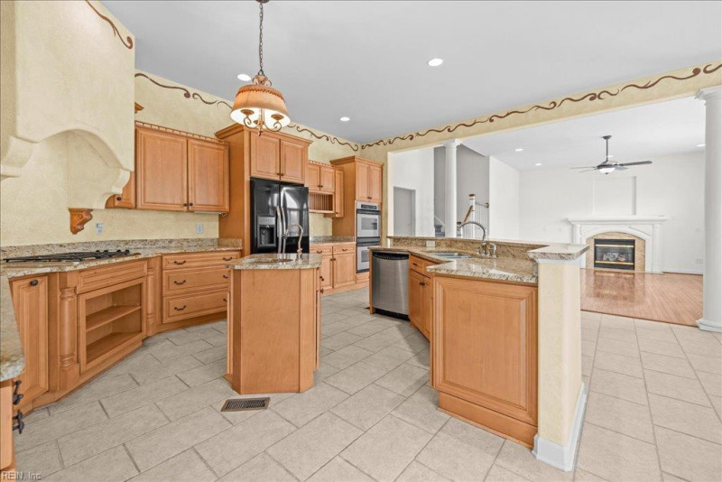 Photo 16 of 49 residential for sale in Chesapeake virginia