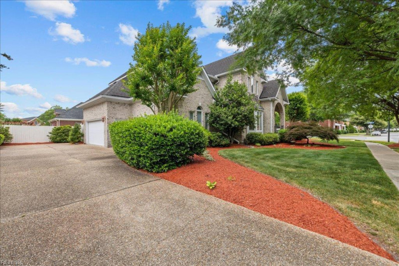 Photo 3 of 49 residential for sale in Chesapeake virginia