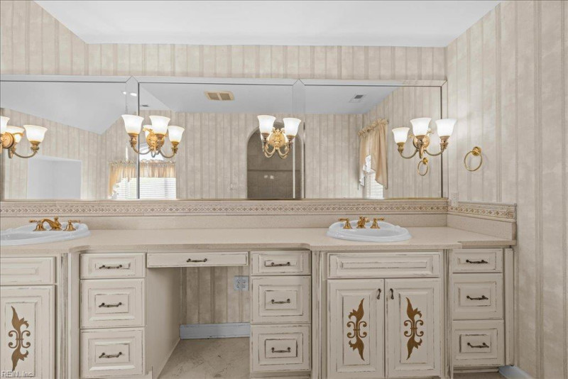 Photo 31 of 49 residential for sale in Chesapeake virginia