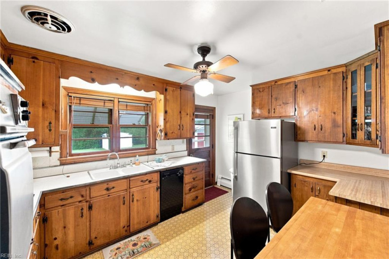 Photo 10 of 39 residential for sale in Newport News virginia