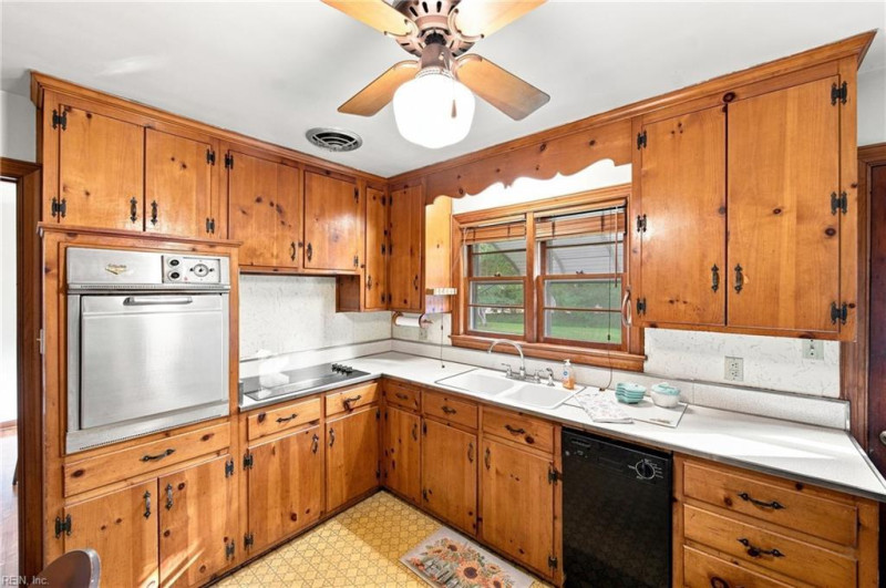 Photo 12 of 39 residential for sale in Newport News virginia