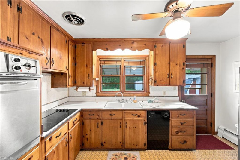 Photo 13 of 39 residential for sale in Newport News virginia