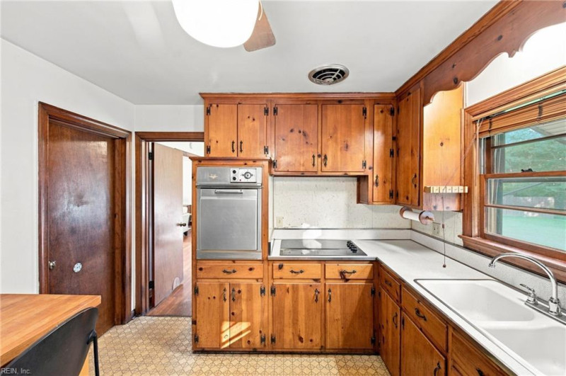 Photo 14 of 39 residential for sale in Newport News virginia