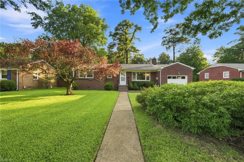Photo 4 of 39 residential for sale in Newport News virginia