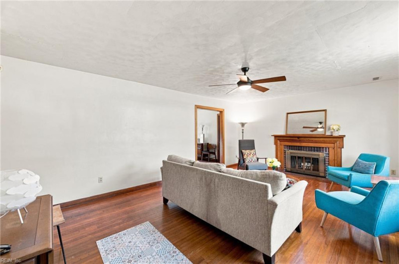 Photo 5 of 39 residential for sale in Newport News virginia