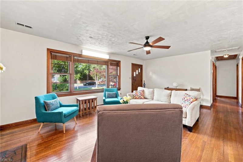 Photo 6 of 39 residential for sale in Newport News virginia