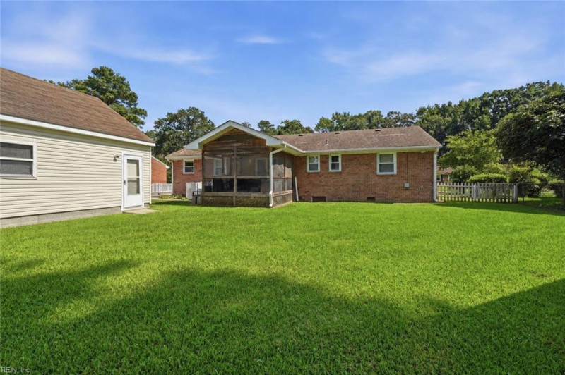 Photo 11 of 16 residential for sale in Chesapeake virginia