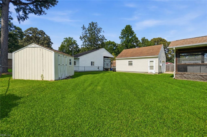 Photo 12 of 16 residential for sale in Chesapeake virginia