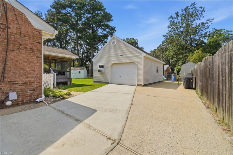 Photo 14 of 16 residential for sale in Chesapeake virginia