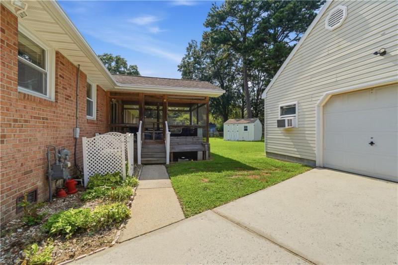 Photo 15 of 16 residential for sale in Chesapeake virginia