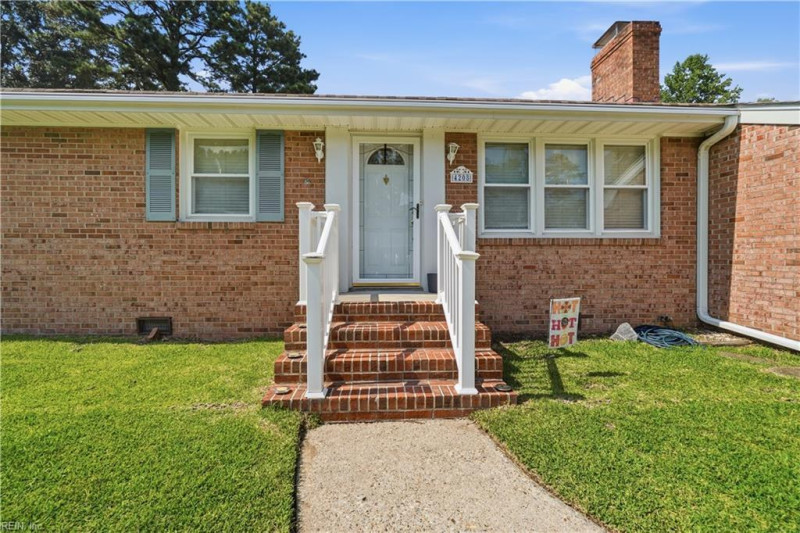 Photo 3 of 16 residential for sale in Chesapeake virginia