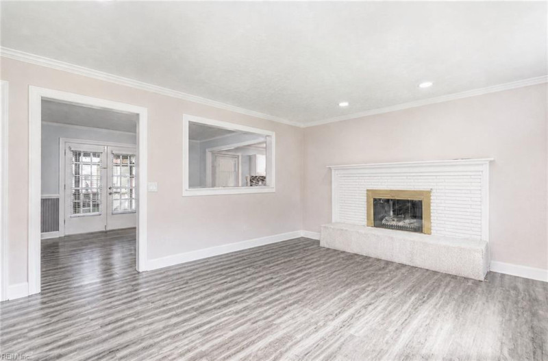 Photo 4 of 16 residential for sale in Chesapeake virginia