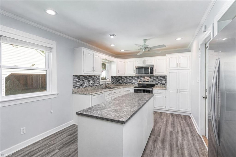 Photo 6 of 16 residential for sale in Chesapeake virginia