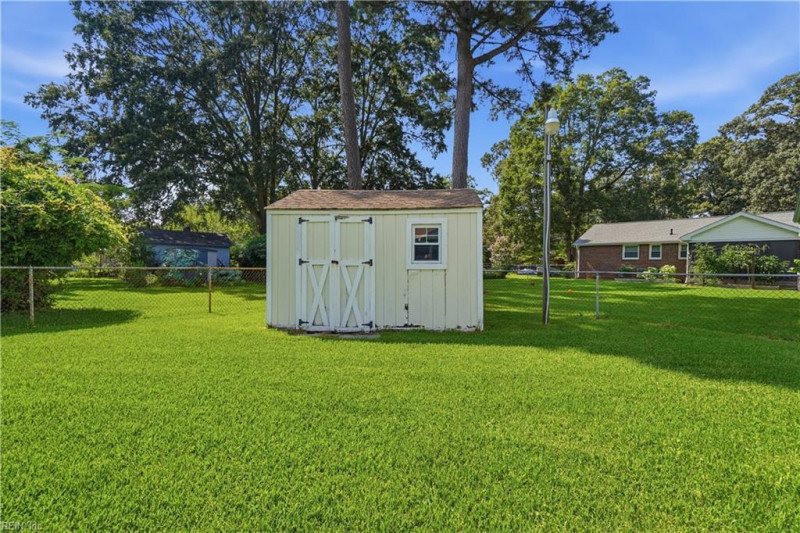 Photo 9 of 16 residential for sale in Chesapeake virginia