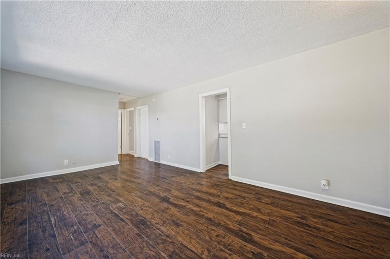 Photo 10 of 27 residential for sale in Virginia Beach virginia