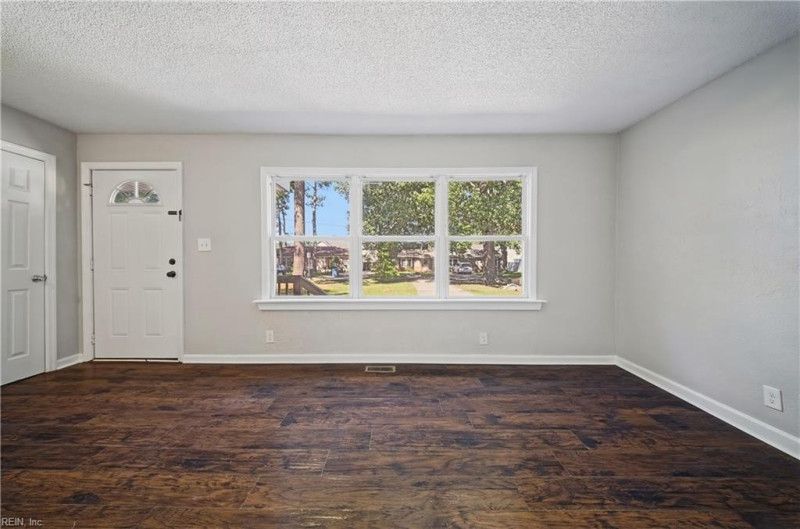 Photo 11 of 27 residential for sale in Virginia Beach virginia