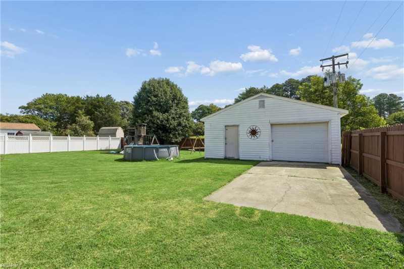 Photo 31 of 36 residential for sale in Poquoson virginia