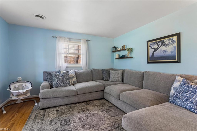 Photo 6 of 36 residential for sale in Poquoson virginia